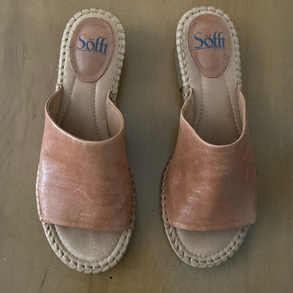 Sofft brand tan leather slip on sandal